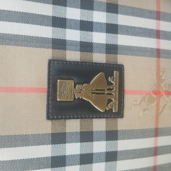 Authentic Burberry Handbag (TOTE)9 - Picture 4 of 13